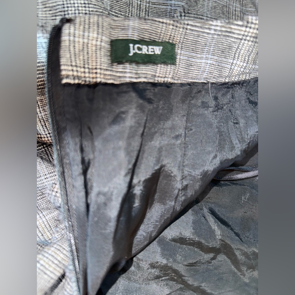 J. Crew Mini Skirt. Great condition. Size 6 - Picture 3 of 6